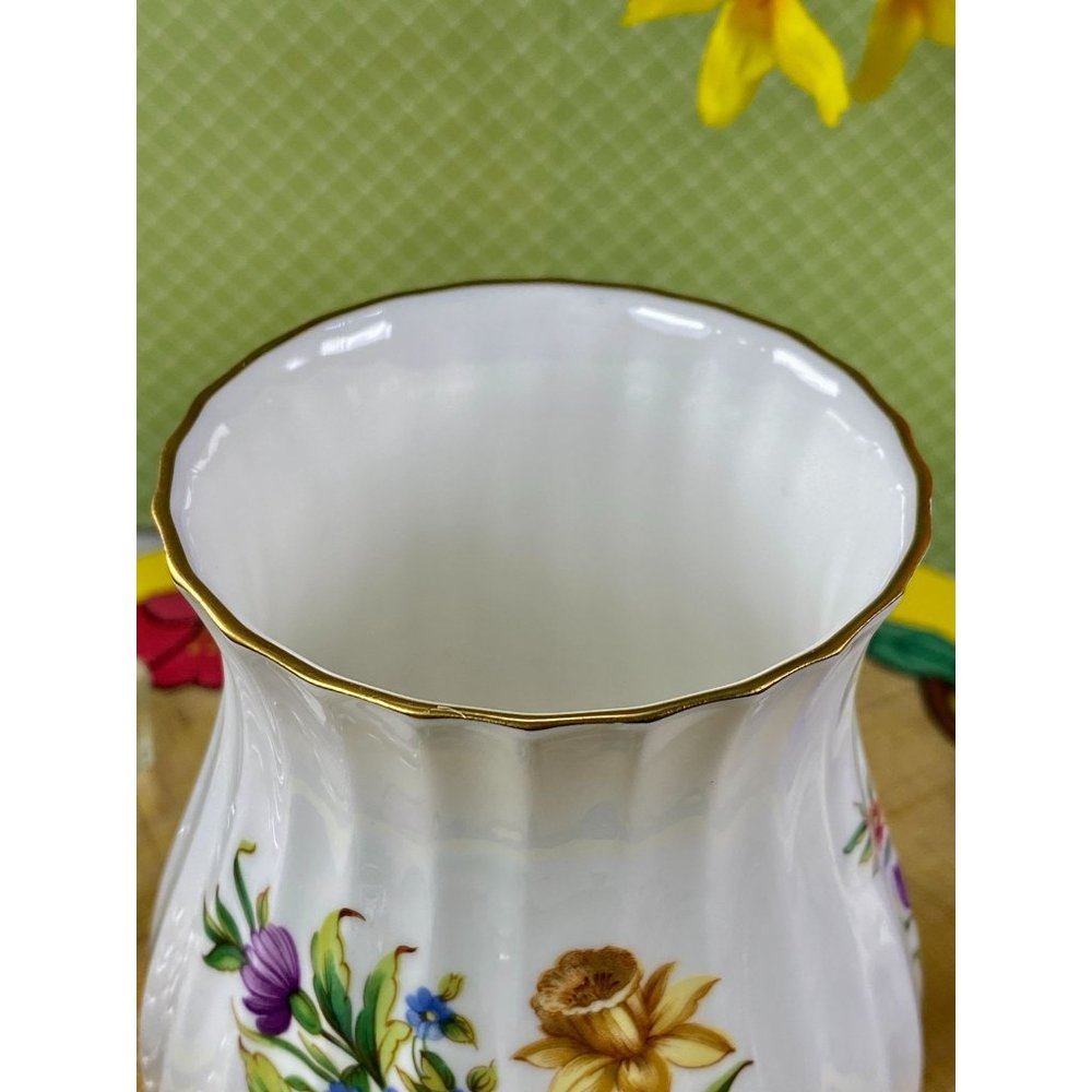 SOLD*** Royal Worcester vase England Bone China Floral, 5 3/4” High - Picture 12 of 16